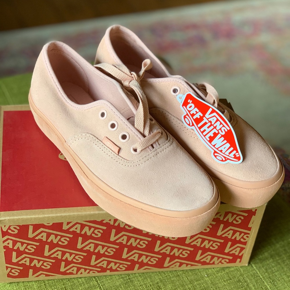 Vans Women’s Authentic Platform Suede size 6.5